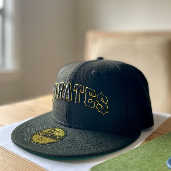 Sold Out Pittsburgh Pirates Roberto Clemente Patch 59FIFTY Fitted Cap - Picture 2 of 9